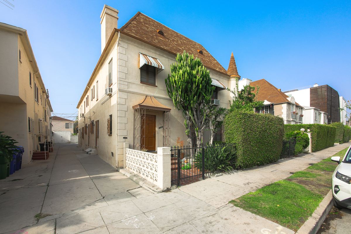 107 N Kings Rd, Fairfax