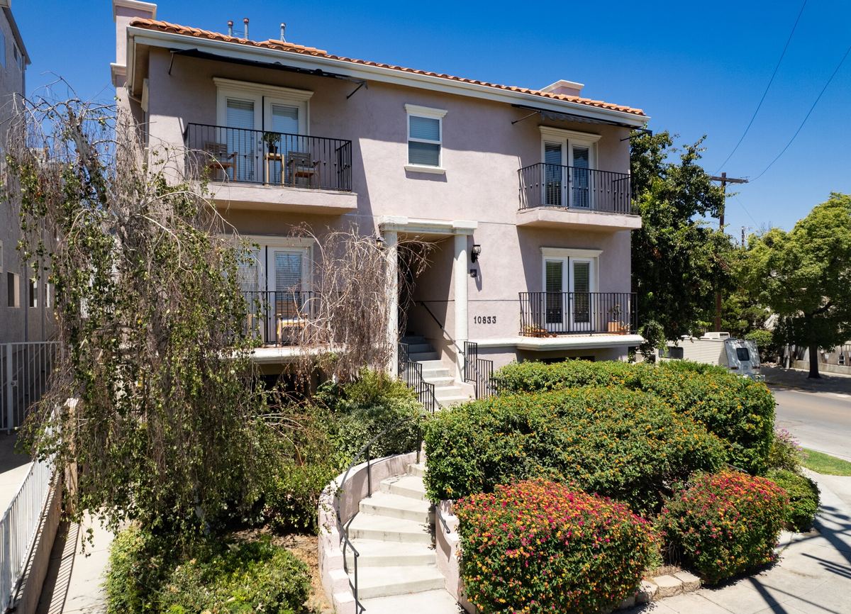 10833-10835 Camarillo St, North Hollywood