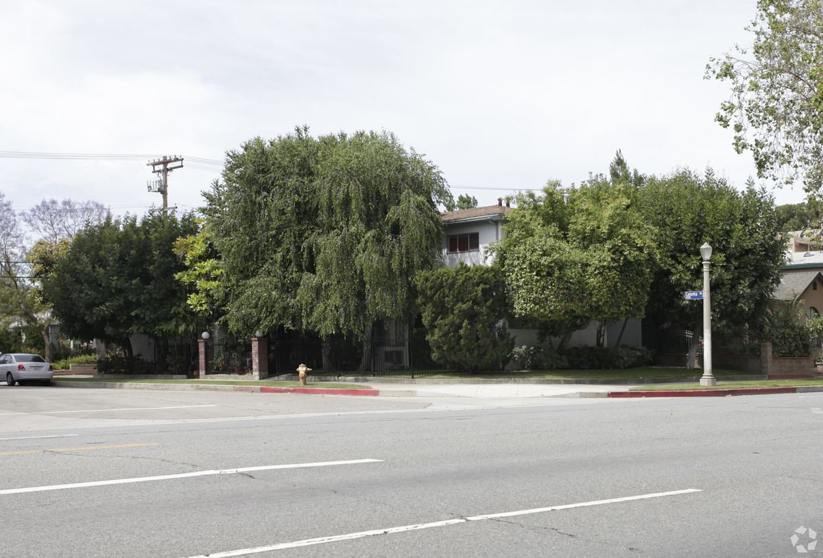 11500 Riverside Dr, North Hollywood
