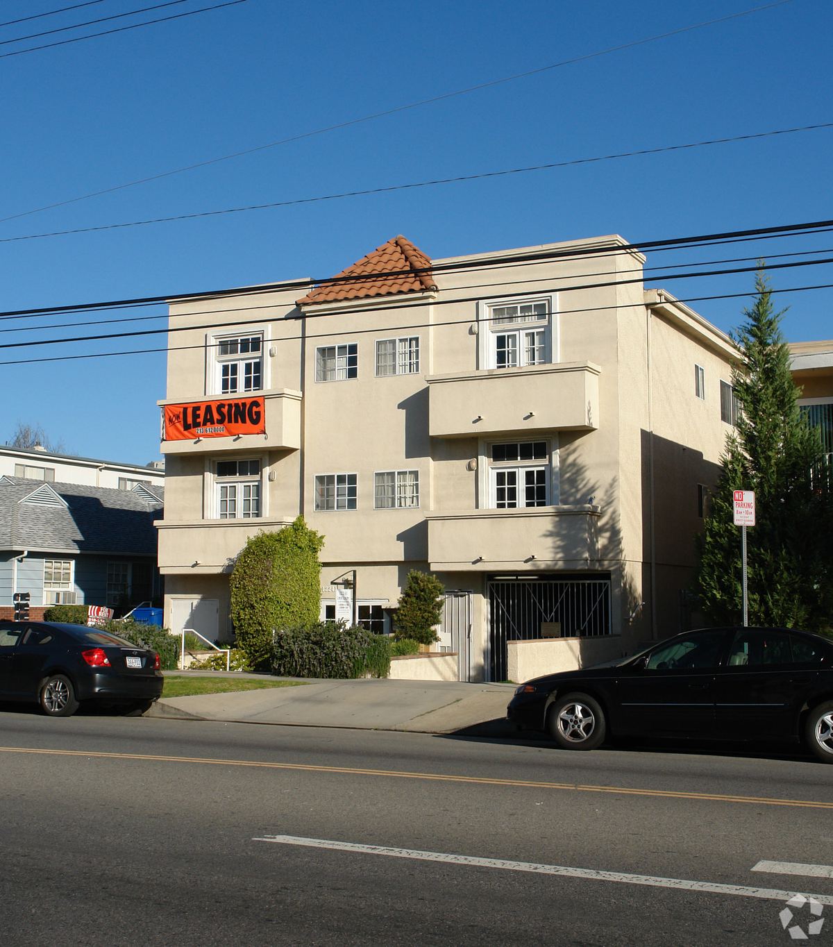 12241 Moorpark Street, Studio City