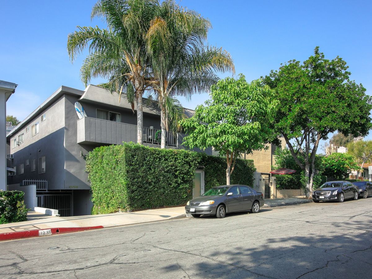 1235 N Ogden Dr, West Hollywood