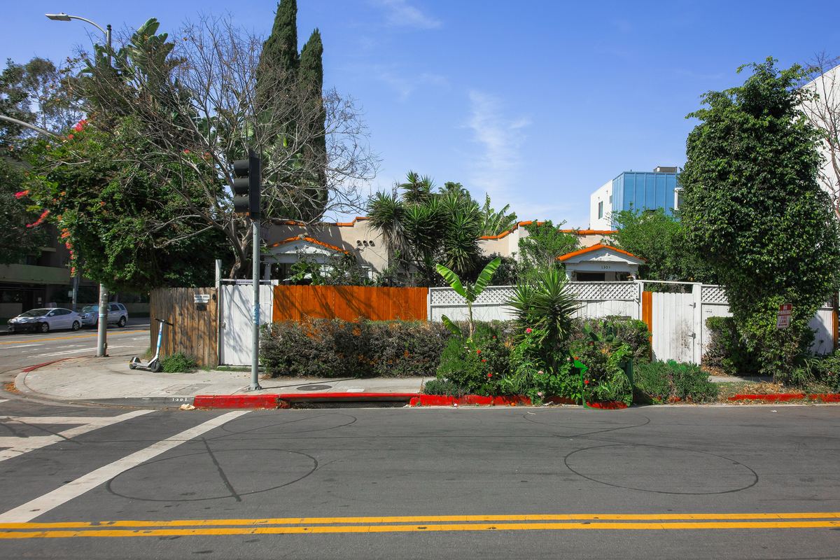 1301 N Orange Dr, Hollywood