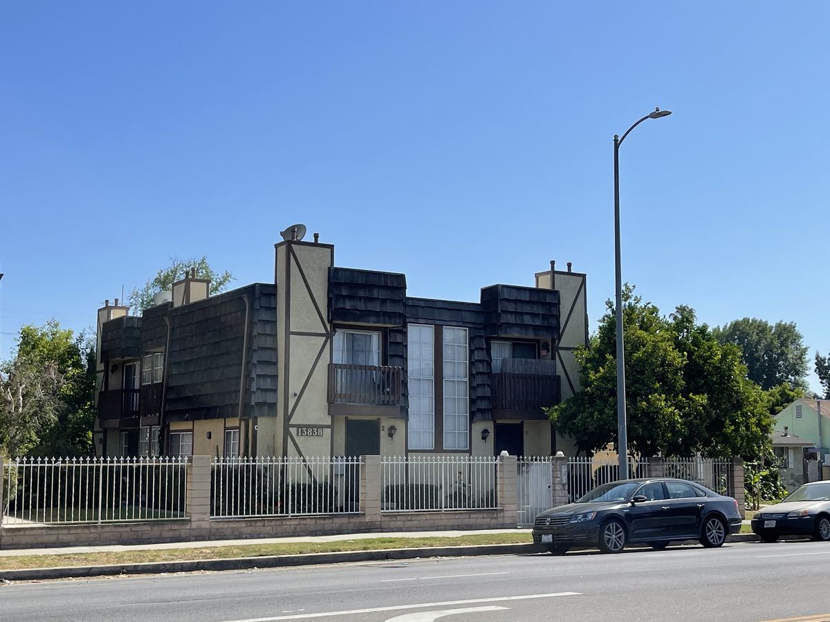 13838 Vanowen St, Van Nuys