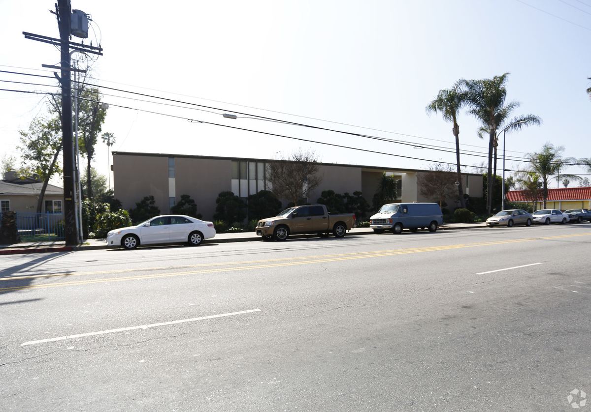 14024 Oxnard St, Van Nuys
