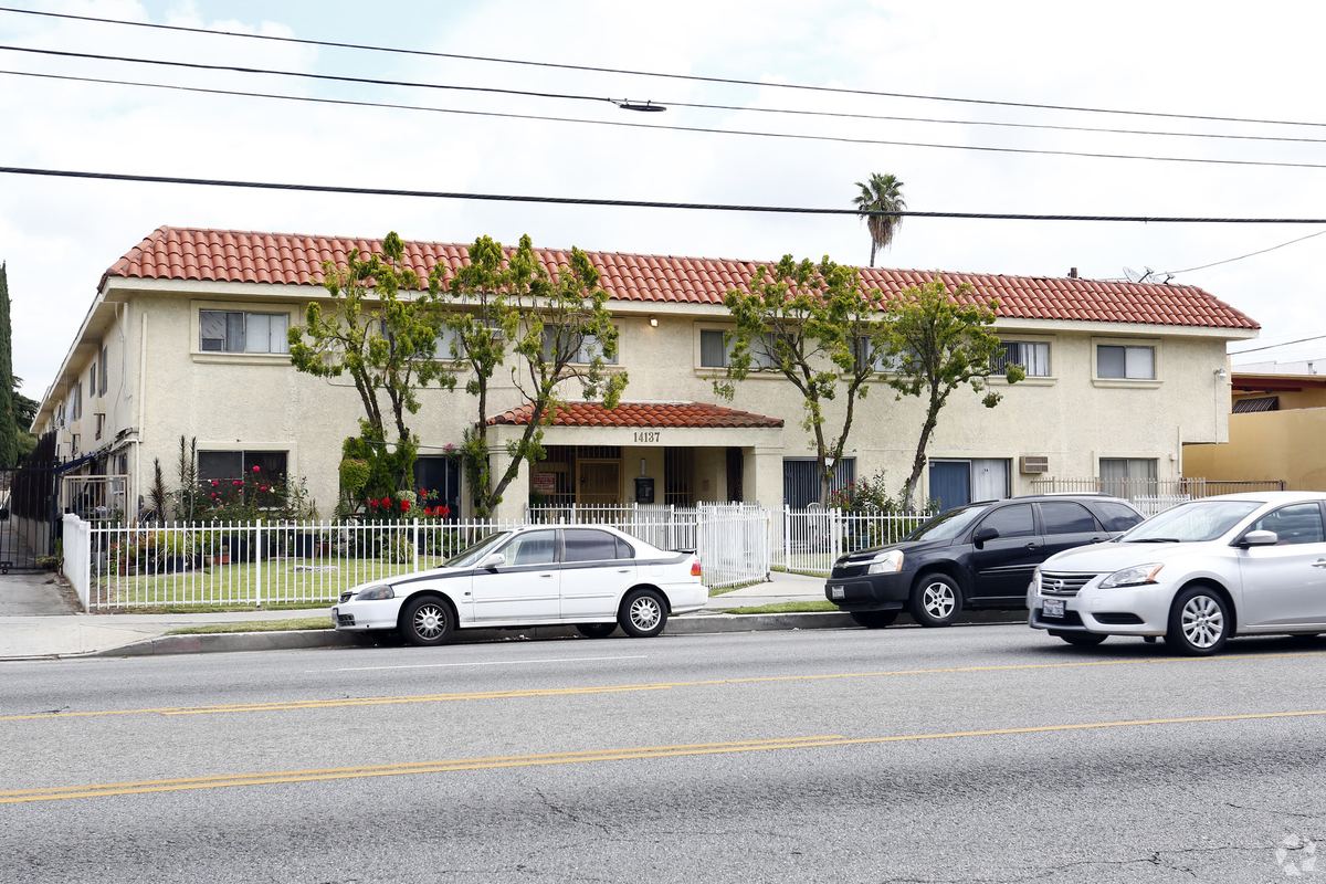 14137 Vanowen St, Van Nuys