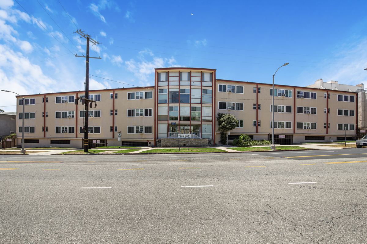 1441 S Beverly Glen Blvd, Los Angeles (Westwood)