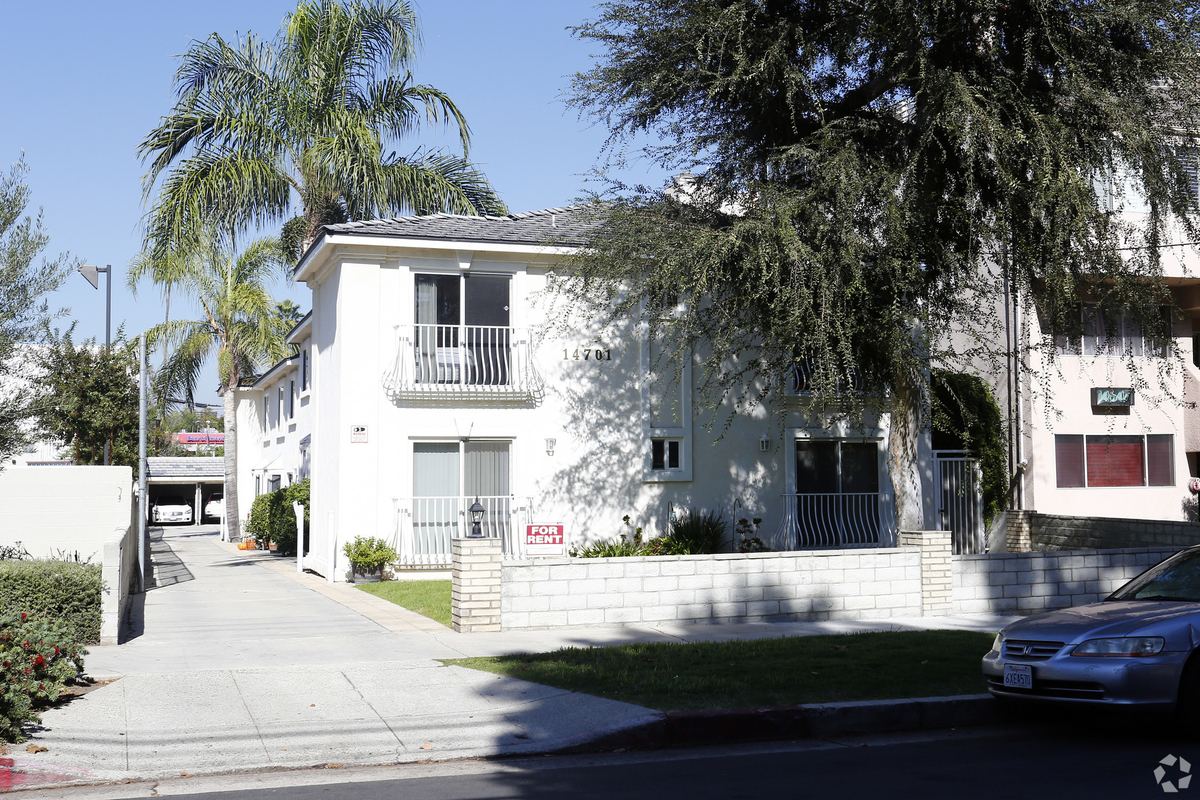 14701 Dickens St, Sherman Oaks