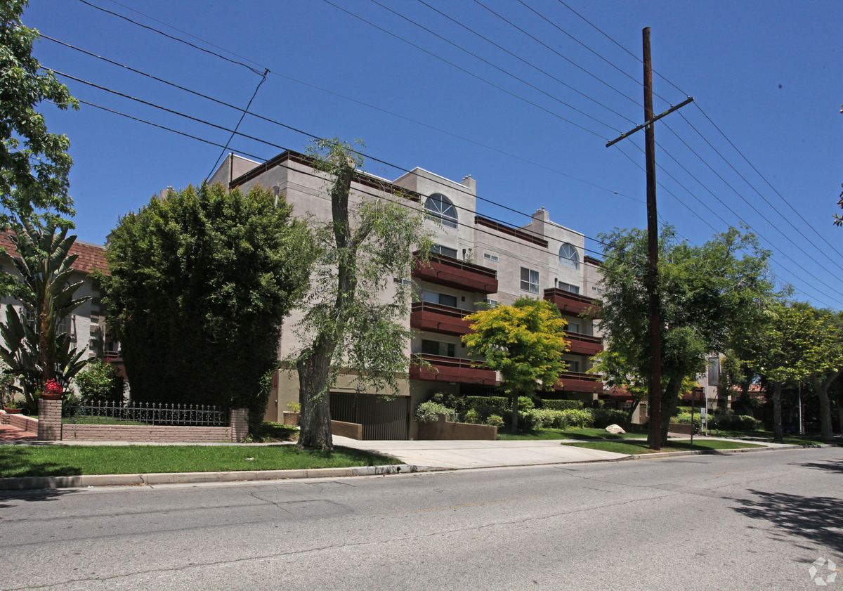 15009 Moorpark St, Sherman Oaks