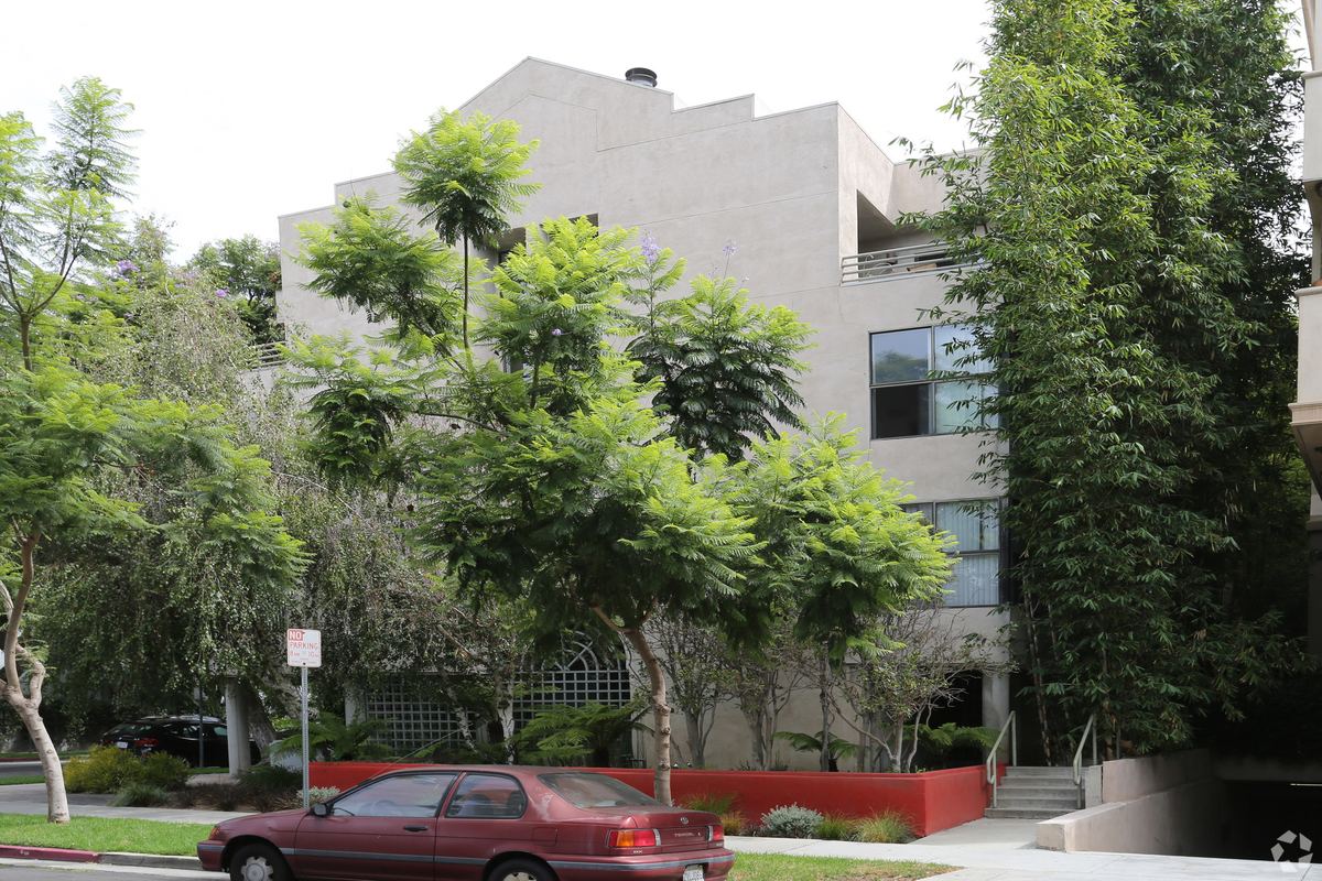 1600 Camden Ave, West Los Angeles
