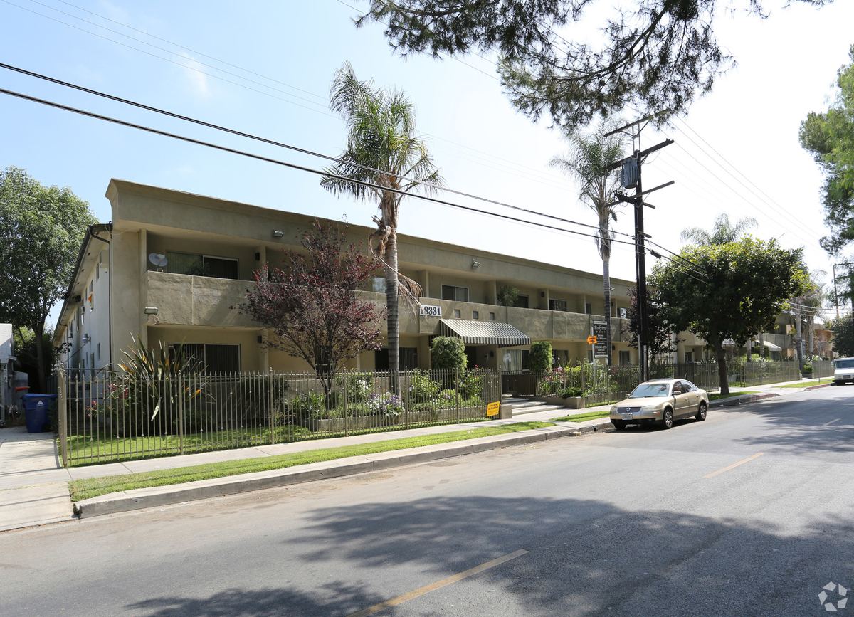 18317-18331 Kittridge St, Reseda