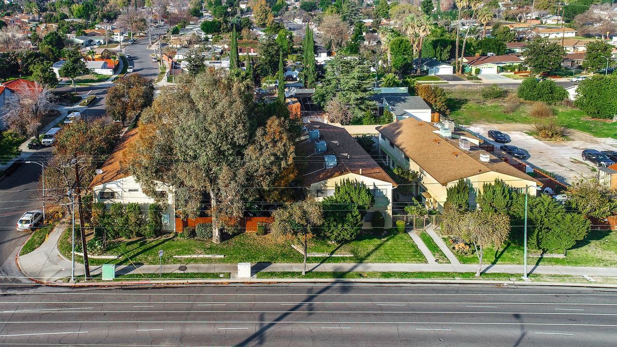 20537, 20549, 20557 Roscoe Blvd, Winnetka