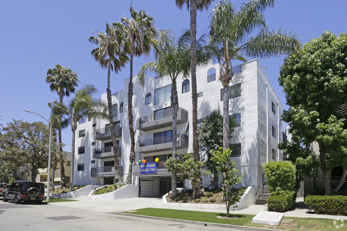 2110 S Bentley Ave, West Los Angeles