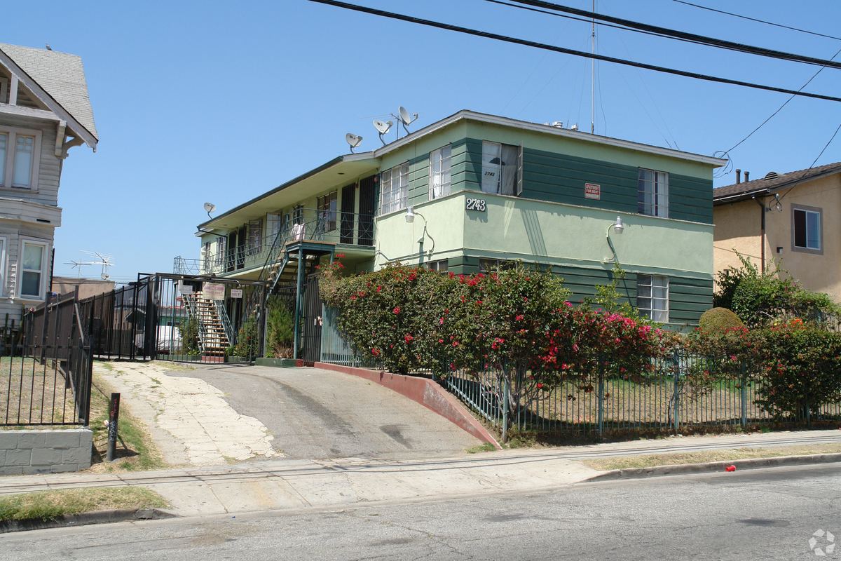 2743 James M Wood Blvd, Koreatown