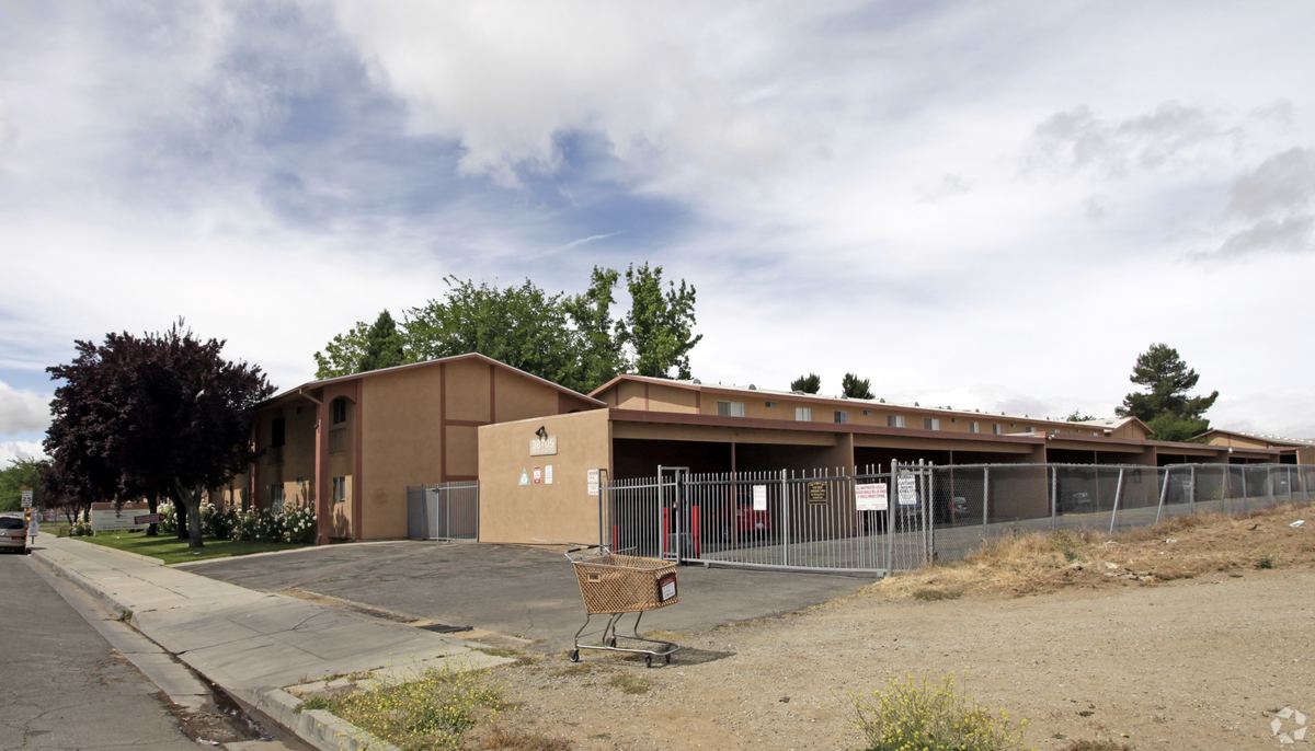 38705 20th St, Palmdale