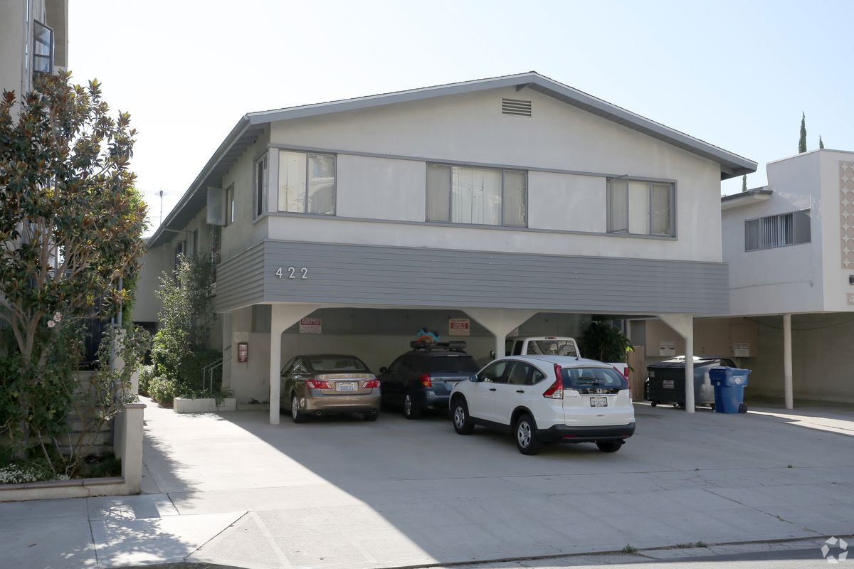 422 S Arnaz Dr, Fairfax
