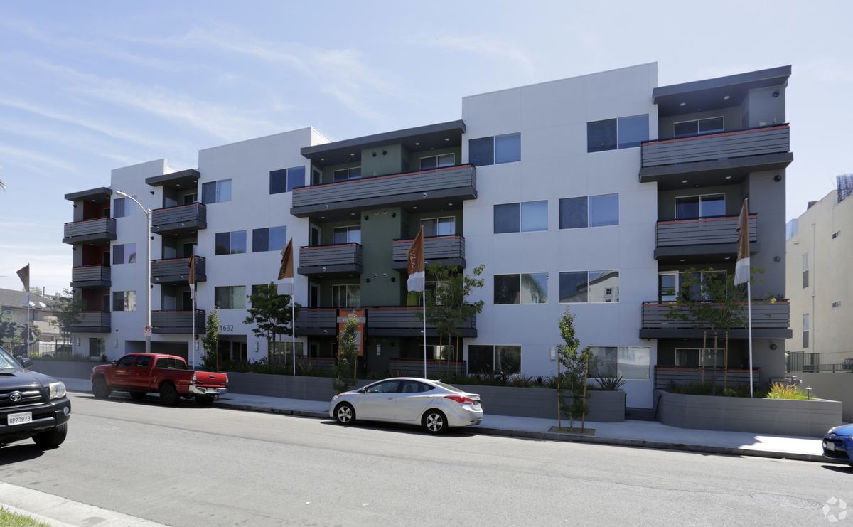 4632-4646 Vista Del Monte, Sherman Oaks
