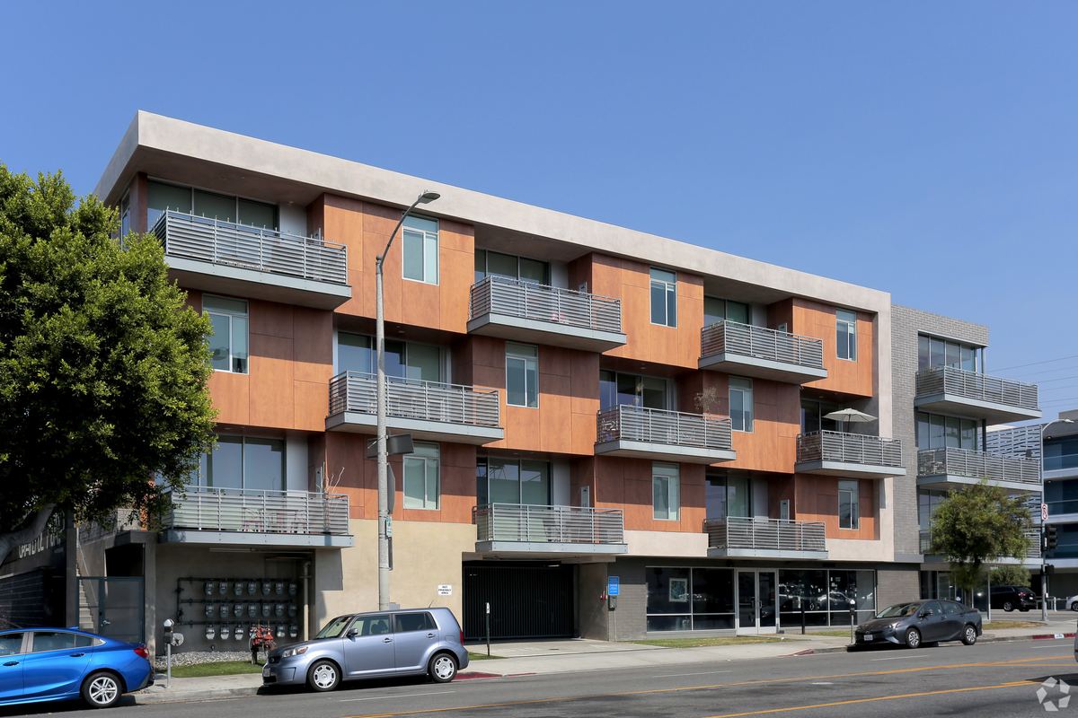 5700 Melrose Ave, Larchmont