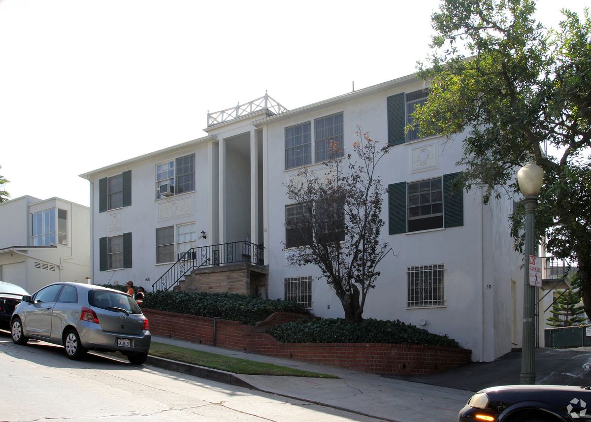 611 Levering Ave, Westwood