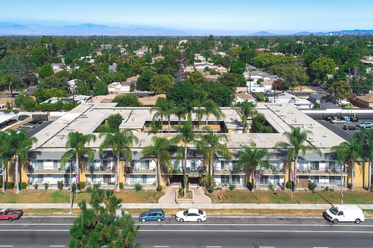 6262-6322 Reseda Blvd, Tarzana