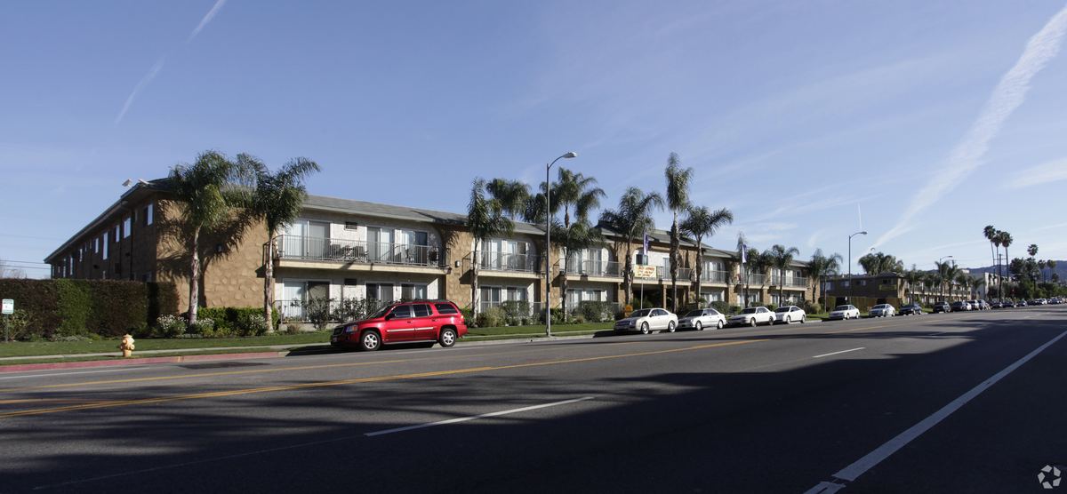 6262-6322 Reseda Blvd, Tarzana
