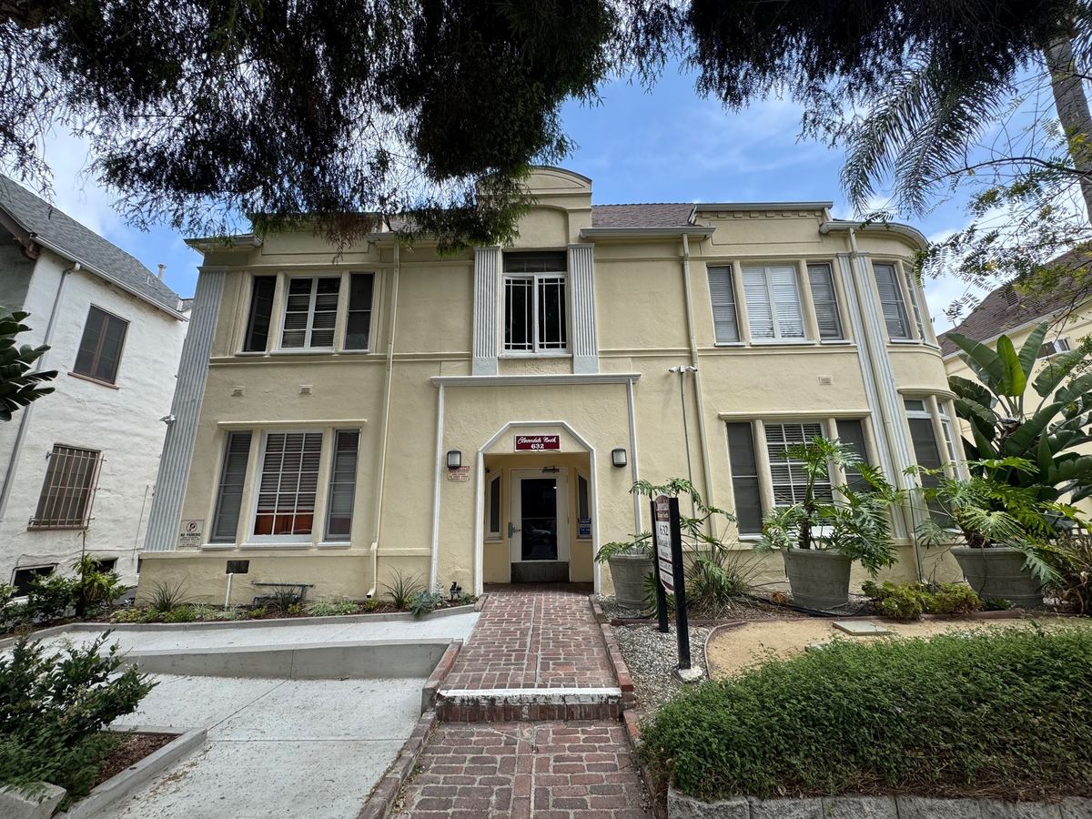 632 S Cloverdale Ave, Hancock Park