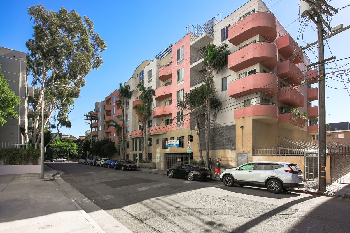 6700 Franklin Ave, Hollywood