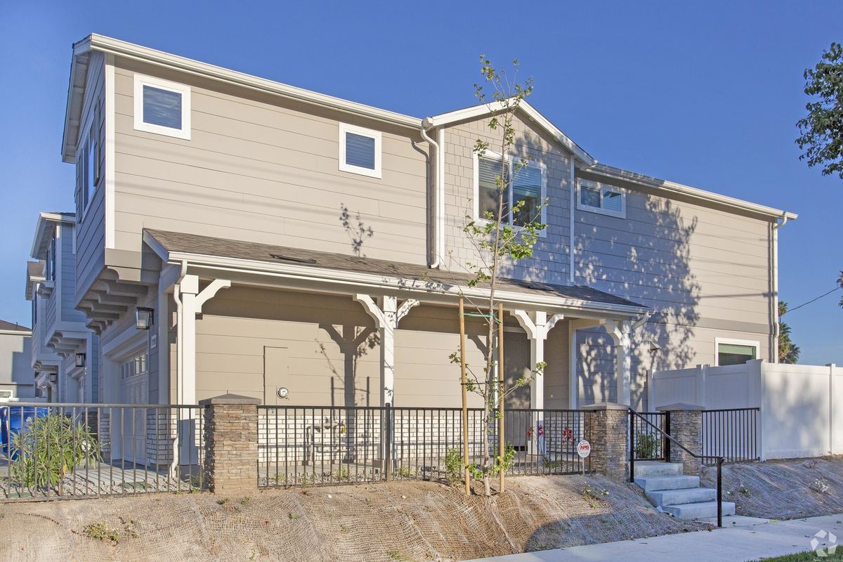 7105-7123 Tampa Ave, Reseda