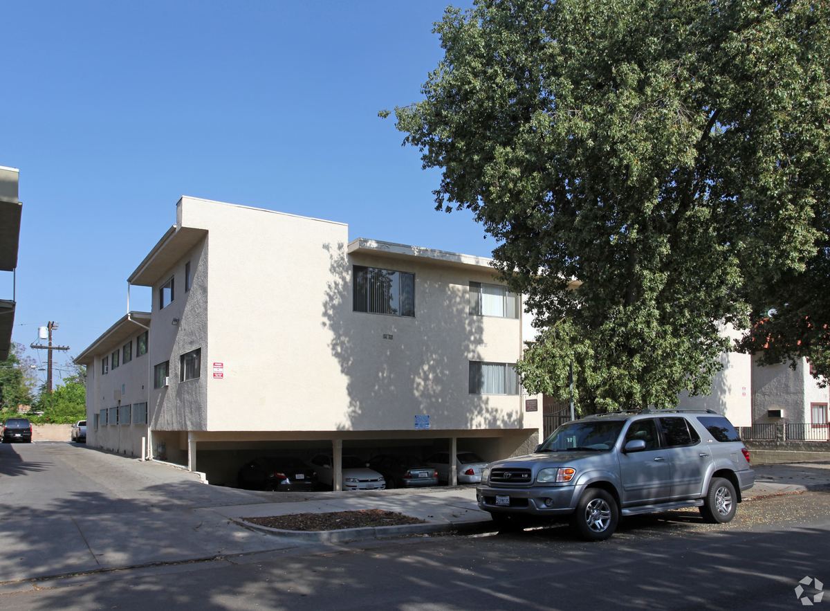 7237-7261 Amigo Ave, Reseda