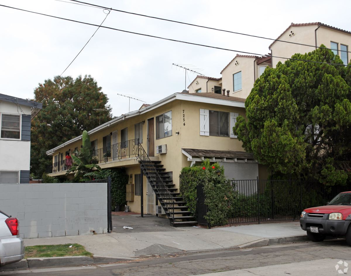 7254 Canby Ave, Reseda