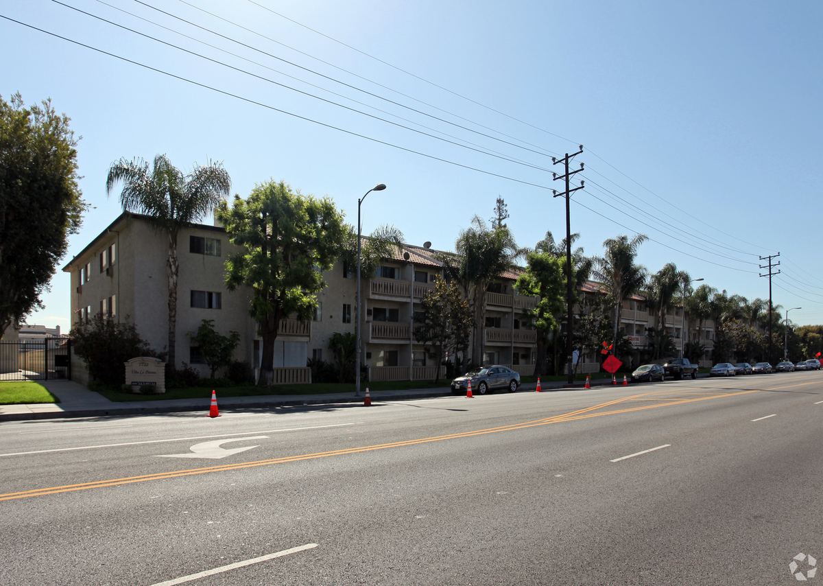 7722 Reseda Boulevard, Reseda