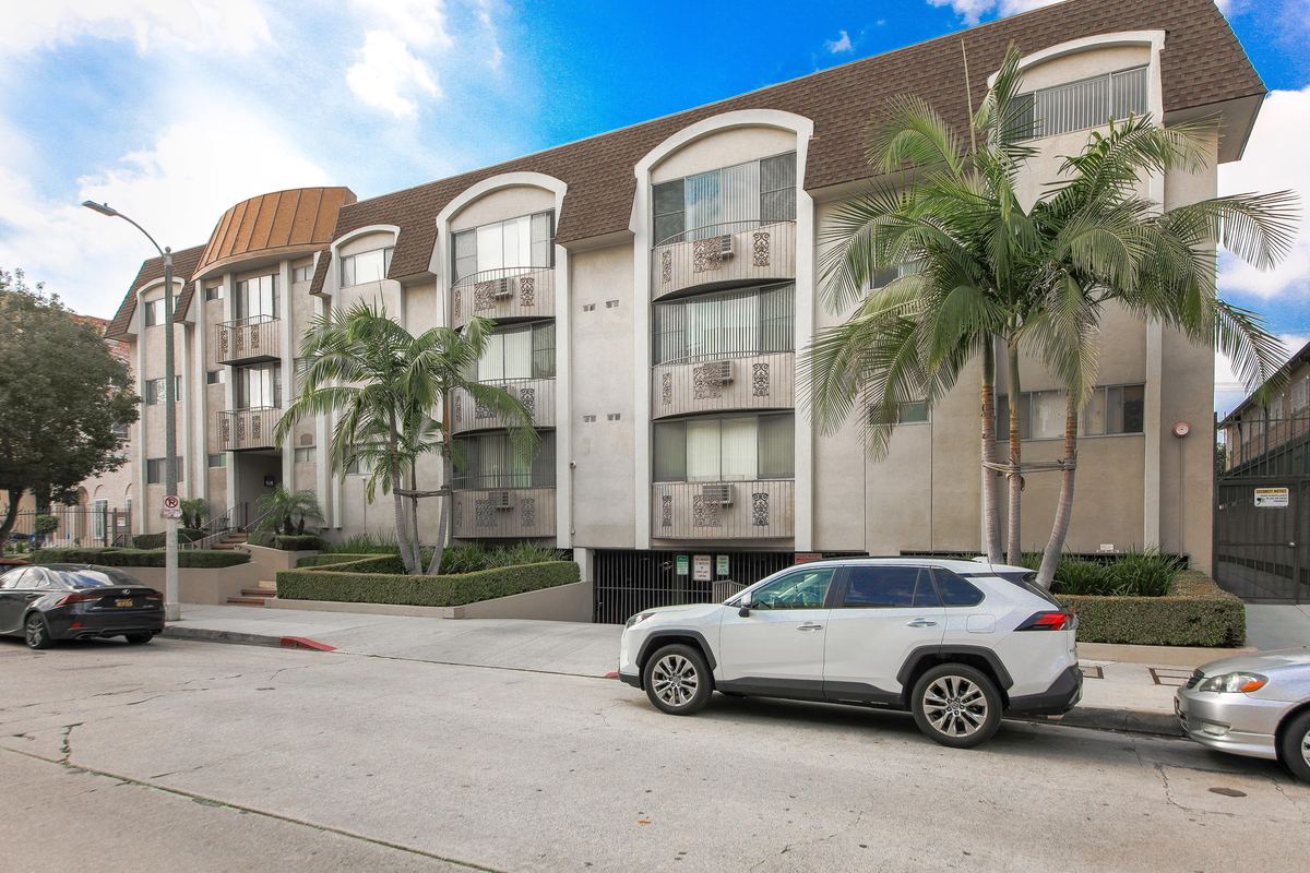827 S Gramercy Dr, Koreatown