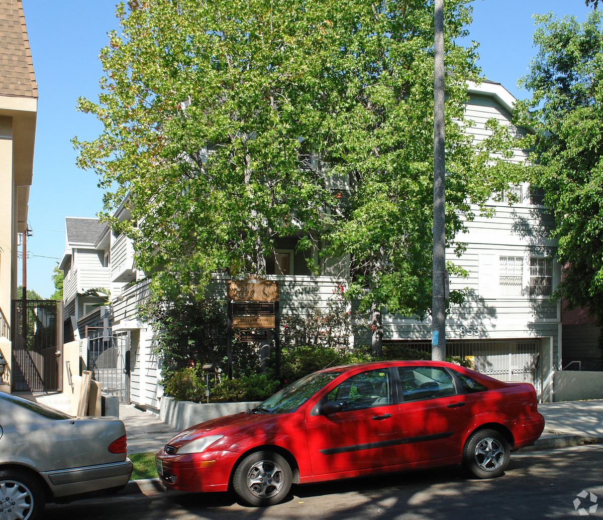 851 N Hayworth Ave, West Hollywood