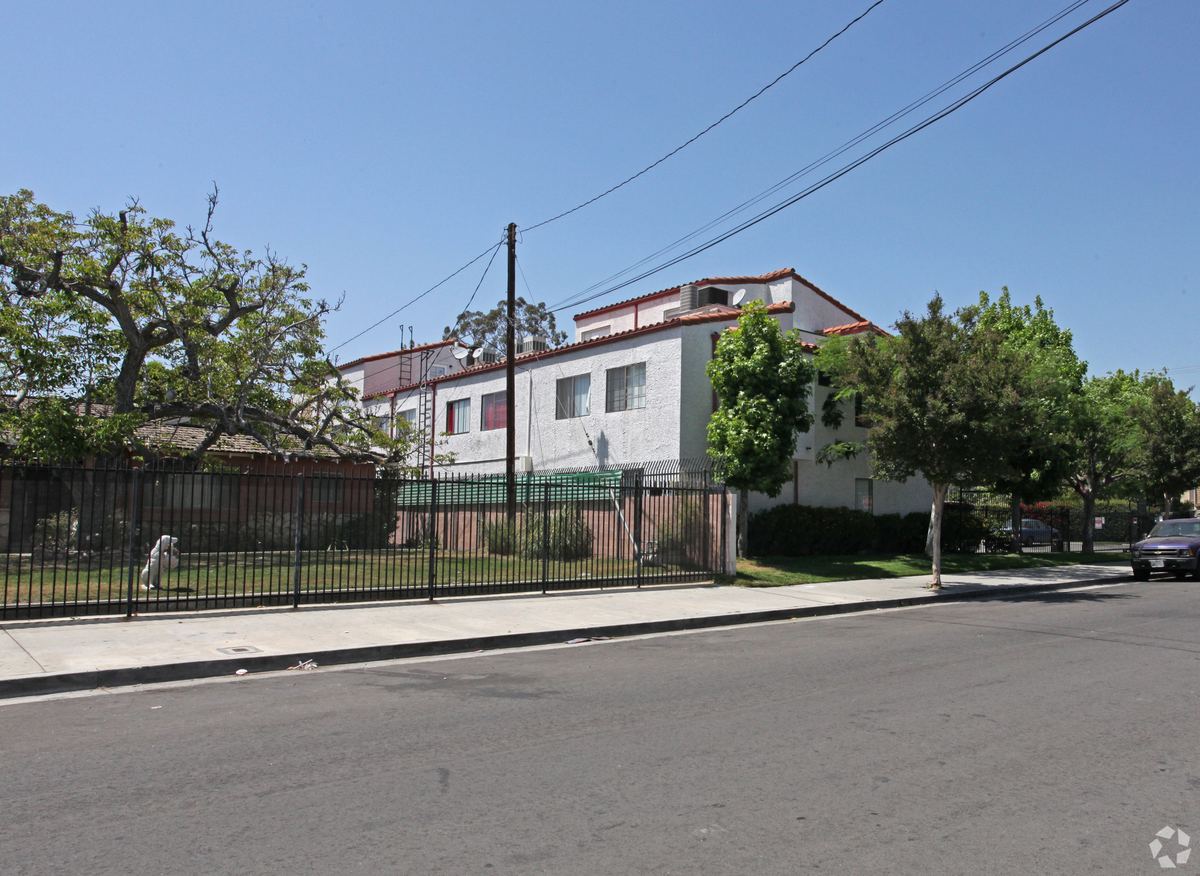 9261 Wakefield Avenue, Panorama City