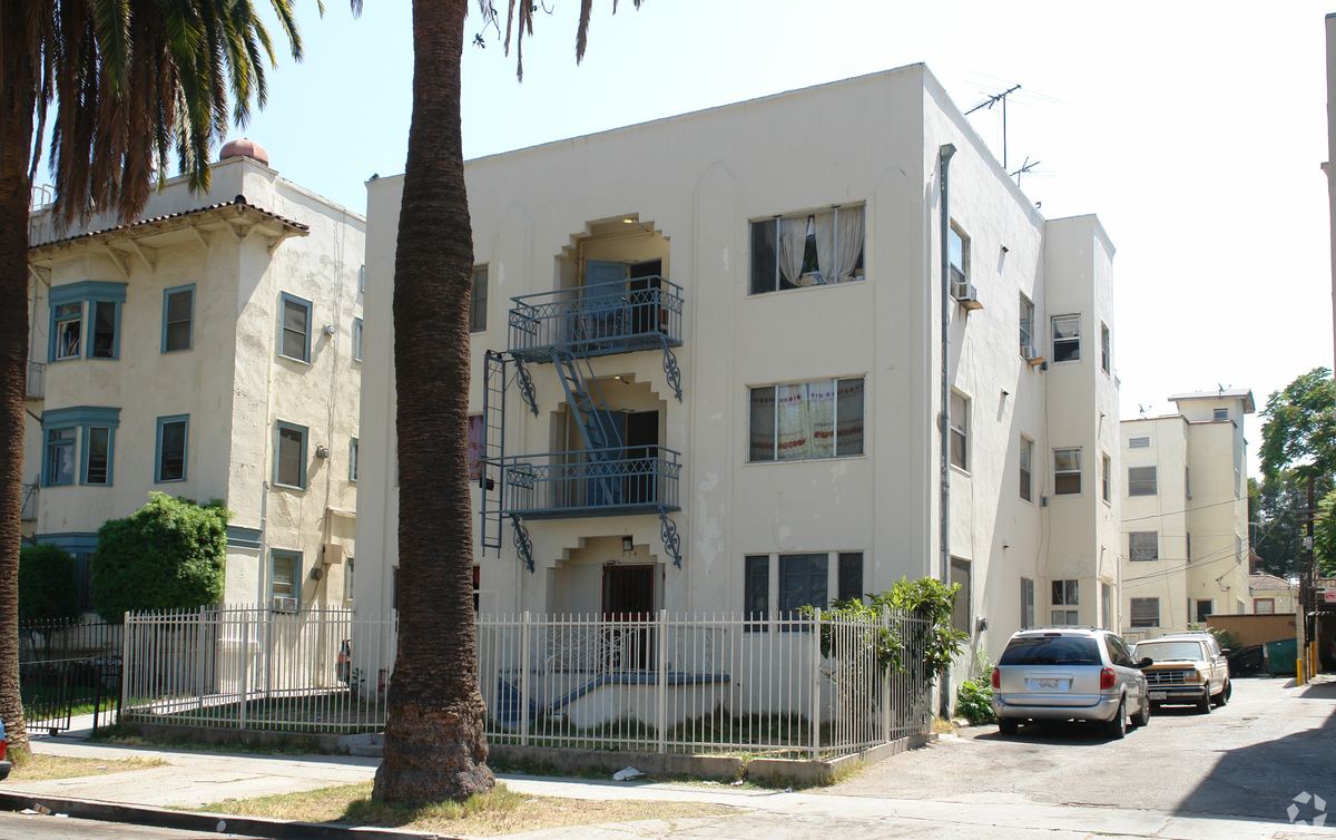 934 Arapahoe St, Koreatown